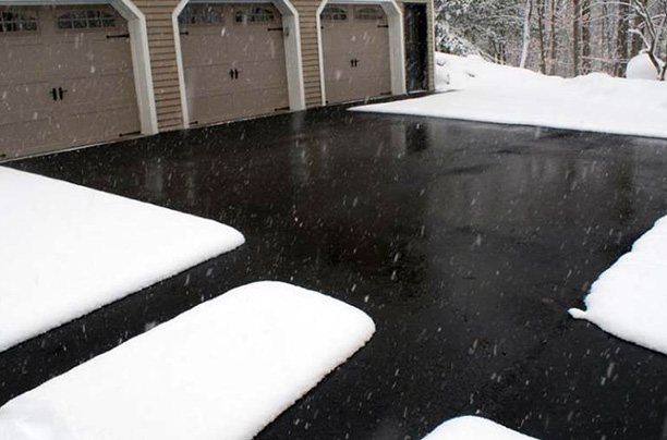 https://www.warmzone.com/snow-melting/clearzone/media/image/heated-driveway-asphalt-w.jpg